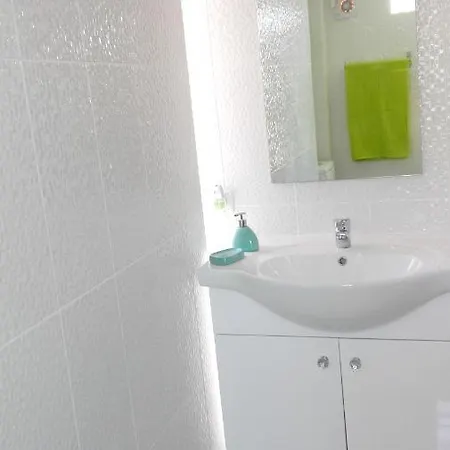 Seaside In - 38 Sqm With Terrace And Garden * ساغريش